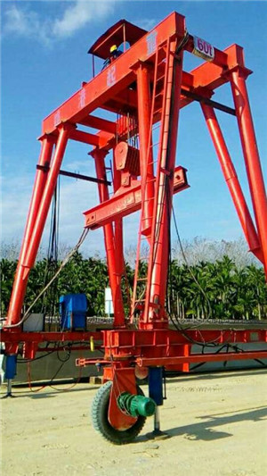 輪胎式起重機