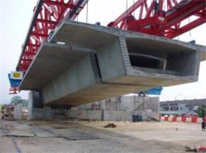 懸拼式架橋機